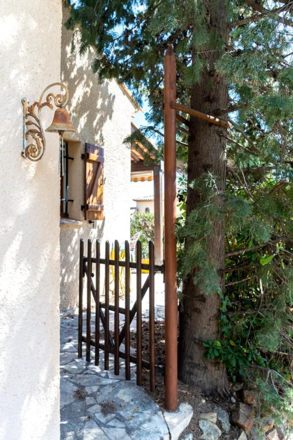 Cosy Studio Just A Stone'S Throw From The Beach Lägenhet Sainte-Maxime Exteriör bild