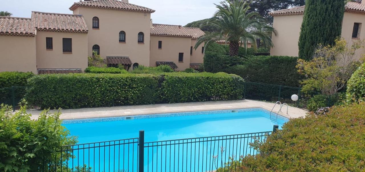 Cosy Studio Just A Stone'S Throw From The Beach Lägenhet Sainte-Maxime Exteriör bild